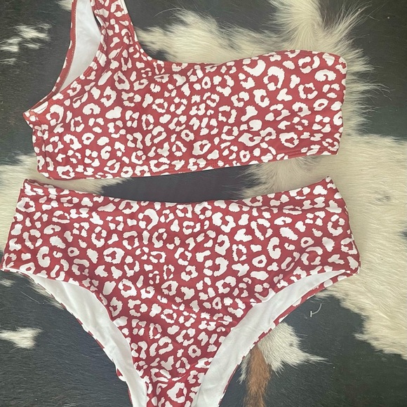 SHEIN Red and White Leopard Print Bikini - Picture 1 of 2
